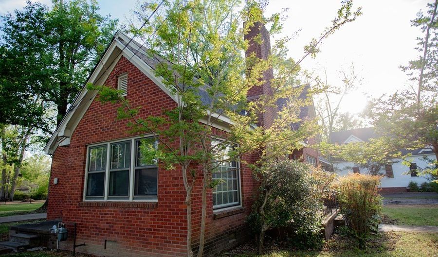 202 Creek Dr, Batesville, MS 38606 - 5 Beds, 3 Bath