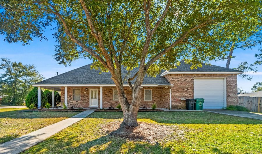 200 8th St, Bay St. Louis, MS 39520 - 3 Beds, 2 Bath