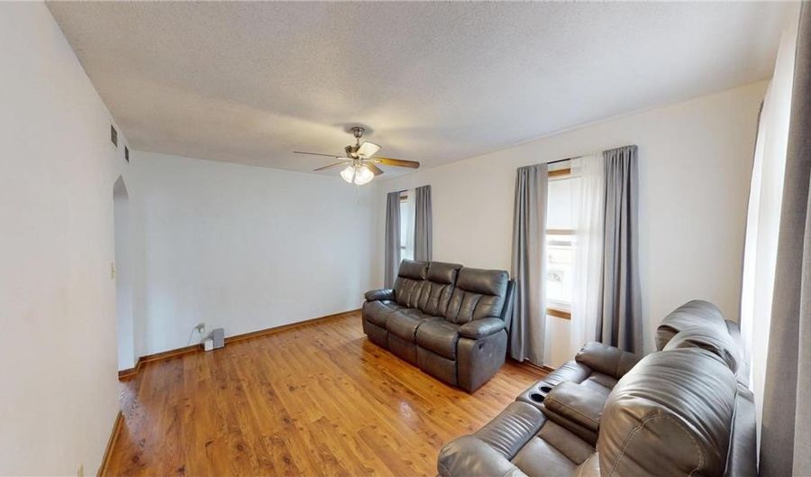 813 Pillsbury Ave, Albert Lea, MN 56007 - 3 Beds, 2 Bath
