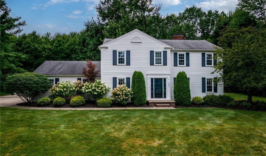 390 Willard Rd, Aurora, OH 44202 - 4 Beds, 3 Bath