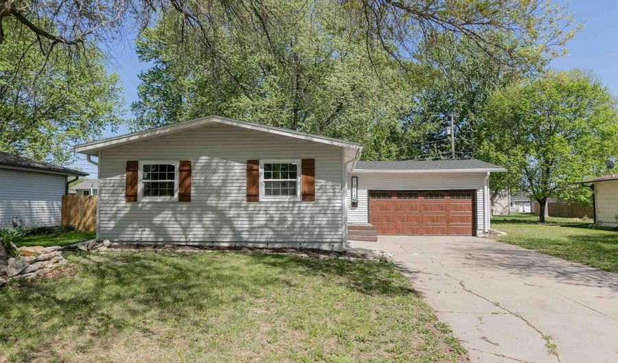 1612 Northridge Rd, Beatrice, NE 68310 - 4 Beds, 3 Bath