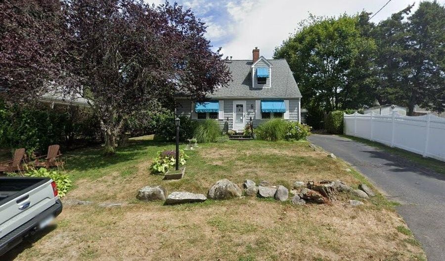 56 Bayberry Rd, Narragansett, RI 02882 - 4 Beds, 2 Bath