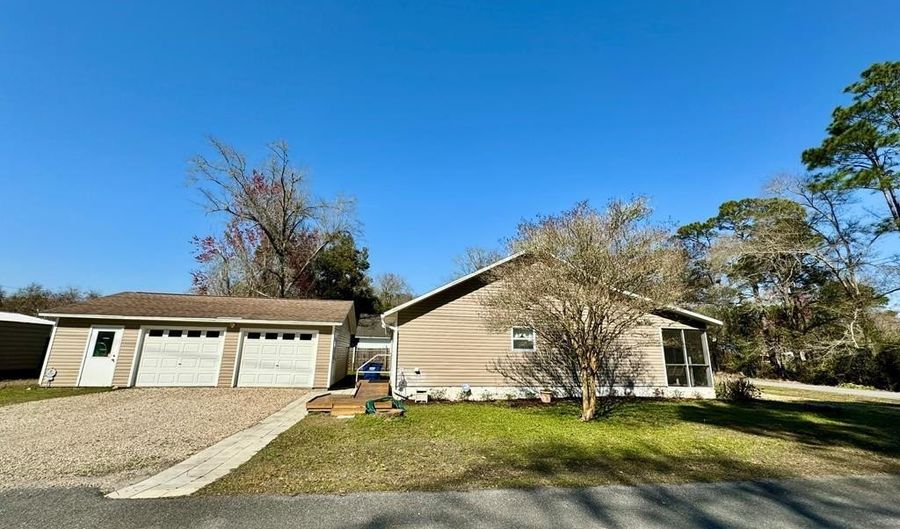 162 23rd Ave, Apalachicola, FL 32320 - 3 Beds, 2 Bath