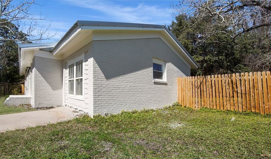 53 Bay Shore Dr, Apalachicola, FL 32320 - 3 Beds, 2 Bath