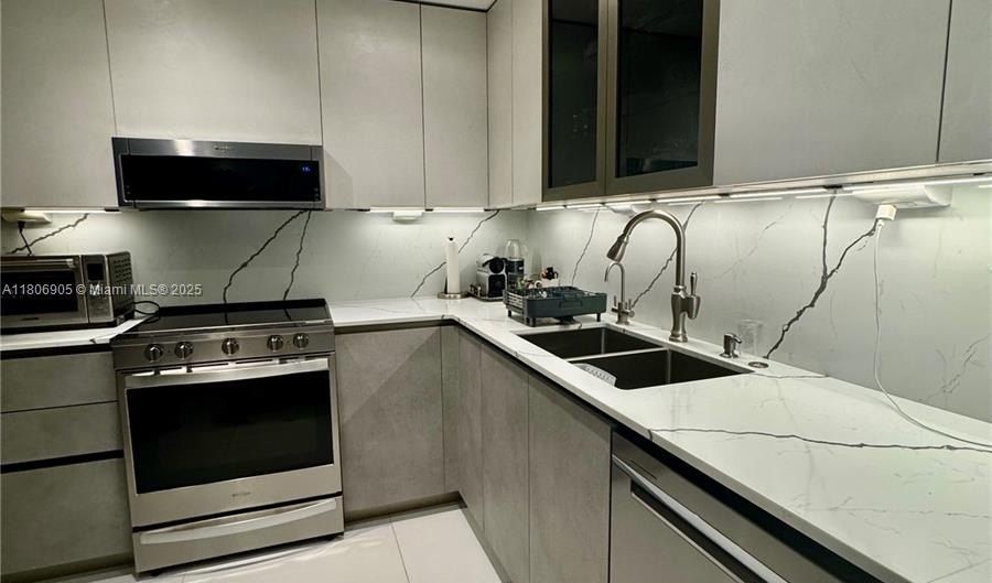 9801 Collins Ave 19J, Bal Harbour, FL 33154 - 2 Beds, 2 Bath