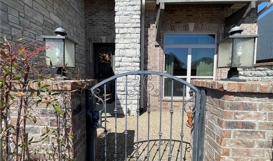 1404 Madison Ave, Bentonville, AR 72713 - 4 Beds, 4 Bath