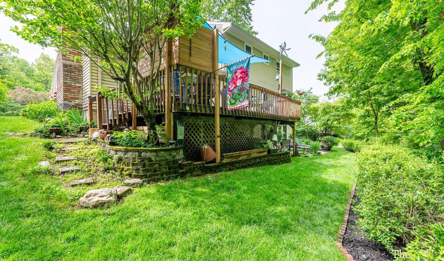 493 Edgeworthe Dr SE, Ada, MI 49301 - 5 Beds, 4 Bath