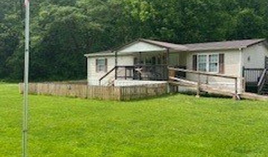 8813 Brounland Rd, Alum Creek, WV 25003 - 3 Beds, 2 Bath