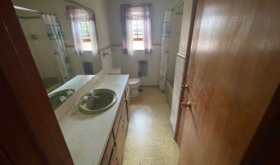 335 Bakers Chapel Church Rd, Big Sandy, TN 38221 - 3 Beds, 1 Bath