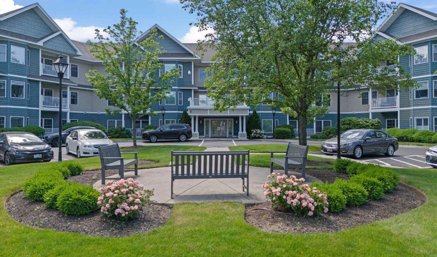 65 Hawthorne Dr 106, Bedford, NH 03110 - 2 Beds, 2 Bath