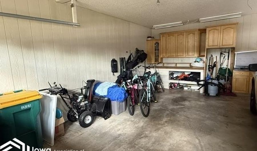 1318 N Johnson St, Algona, IA 50511 - 3 Beds, 2 Bath