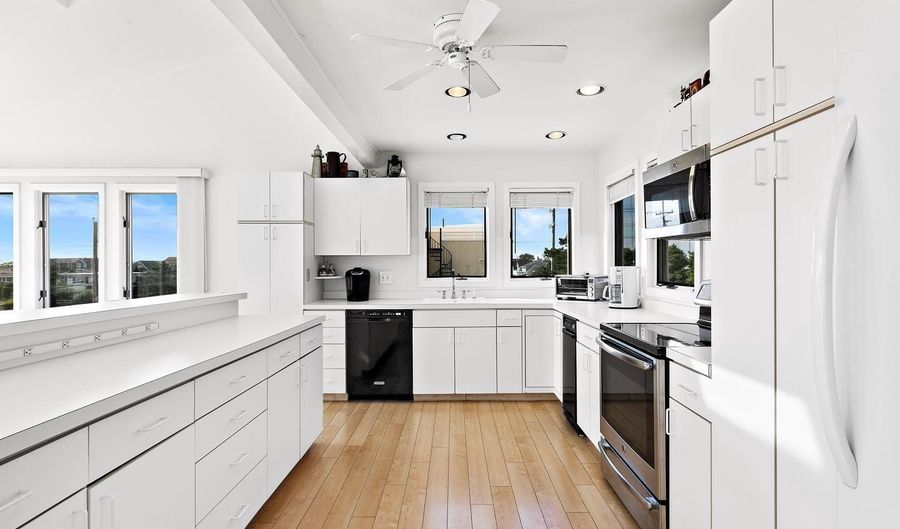 1039- B LONG BEACH Blvd, Beach Haven, NJ 08008 - 4 Beds, 4 Bath