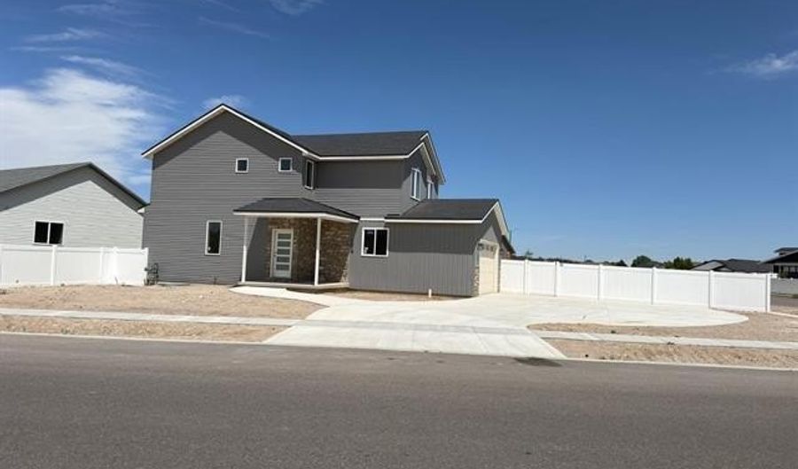 1018 Alpine Ave, Chubbuck, ID 83202 - 3 Beds, 3 Bath