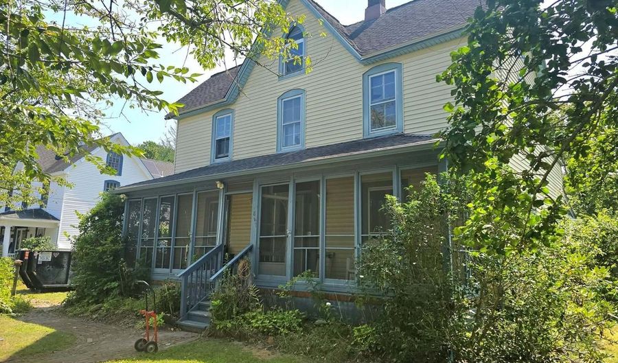 647 E Bay Ave, Barnegat, NJ 08005 - 3 Beds, 1 Bath