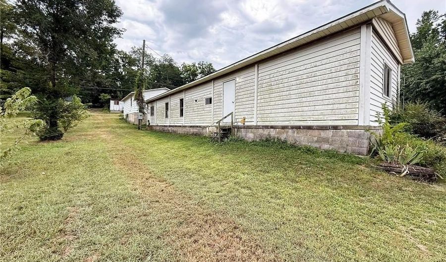 2020 Garfield St, Baxter Springs, KS 66713 - 2 Beds, 2 Bath