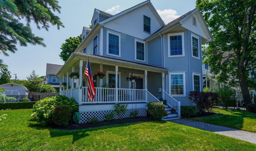 88 3rd Ave, Atlantic Highlands, NJ 07716 - 3 Beds, 3 Bath