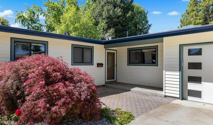 2717 N Alamo Rd, Boise, ID 83704 - 3 Beds, 3 Bath