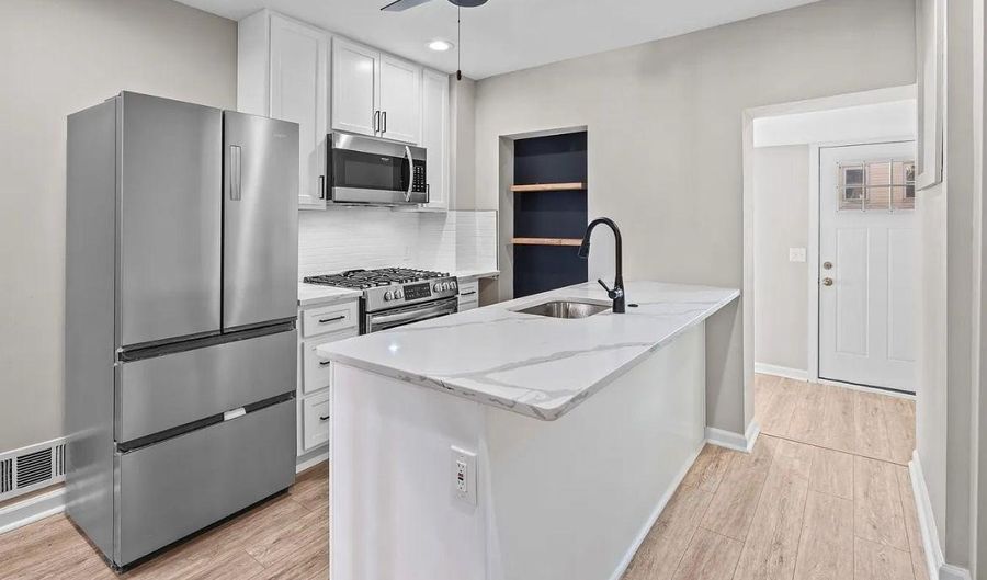 109 BLOOMSBERRY St, Baltimore, MD 21230 - 2 Beds, 2 Bath