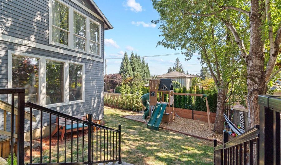 12491 SE 41ST Ct, Milwaukie, OR 97222 - 3 Beds, 3 Bath