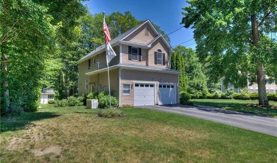 84 Bakewell Ct, Cranston, RI 02921 - 3 Beds, 4 Bath