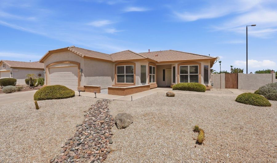 3220 E GLENEAGLE Dr, Chandler, AZ 85249 - 2 Beds, 2 Bath