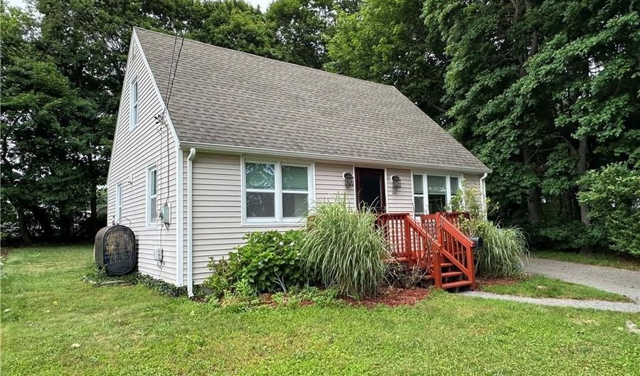 140 Middle St, North Kingstown, RI 02852 - 3 Beds, 2 Bath