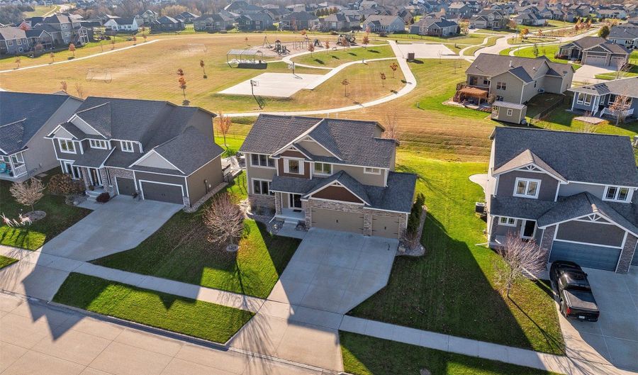 2107 NE 17th St, Ankeny, IA 50021 - 4 Beds, 4 Bath