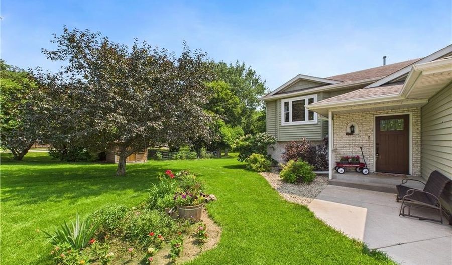 15726 Parkwood Cir, Avon, MN 56310 - 4 Beds, 2 Bath