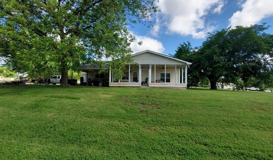 649 A St, Arapaho, OK 73620 - 4 Beds, 2 Bath