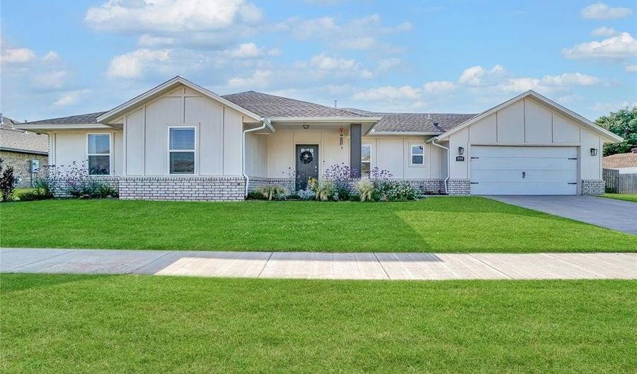 1004 Village Dr, Altus, OK 73521 - 4 Beds, 2 Bath