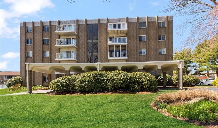 200 Hoffman Ave 505, Cranston, RI 02920 - 3 Beds, 2 Bath