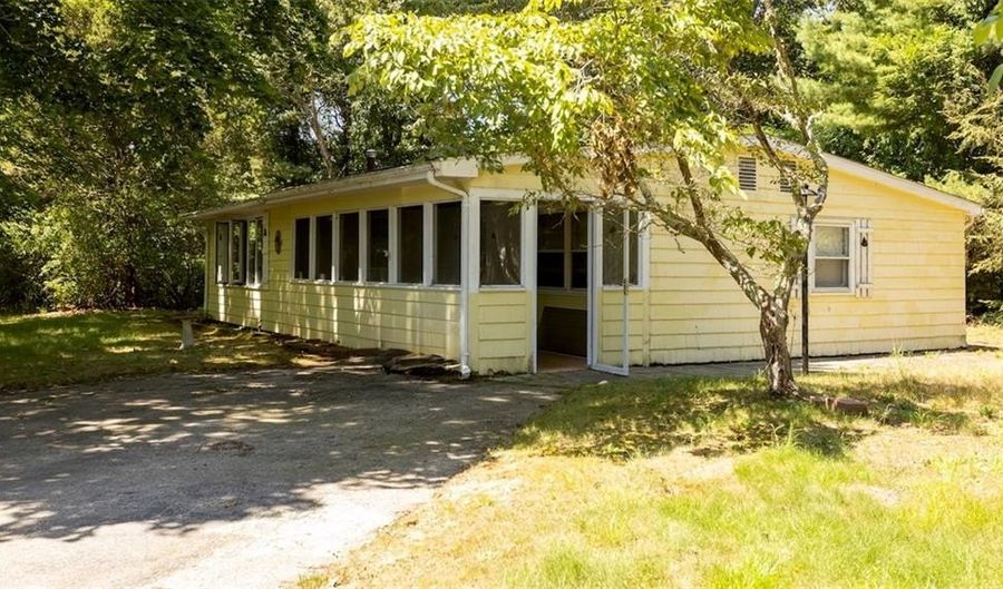 16 Center St, Charlestown, RI 02813 - 2 Beds, 1 Bath