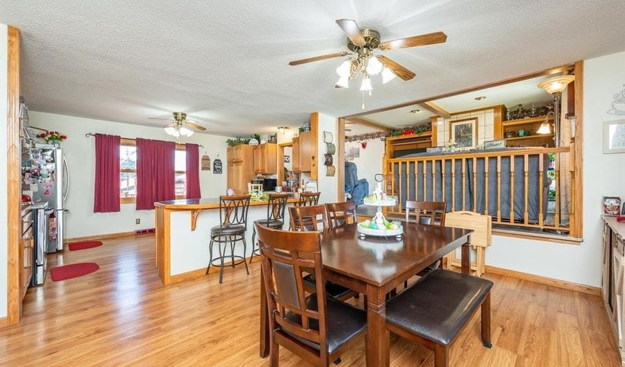 302 12th Ave NW, Altoona, IA 50009 - 4 Beds, 3 Bath