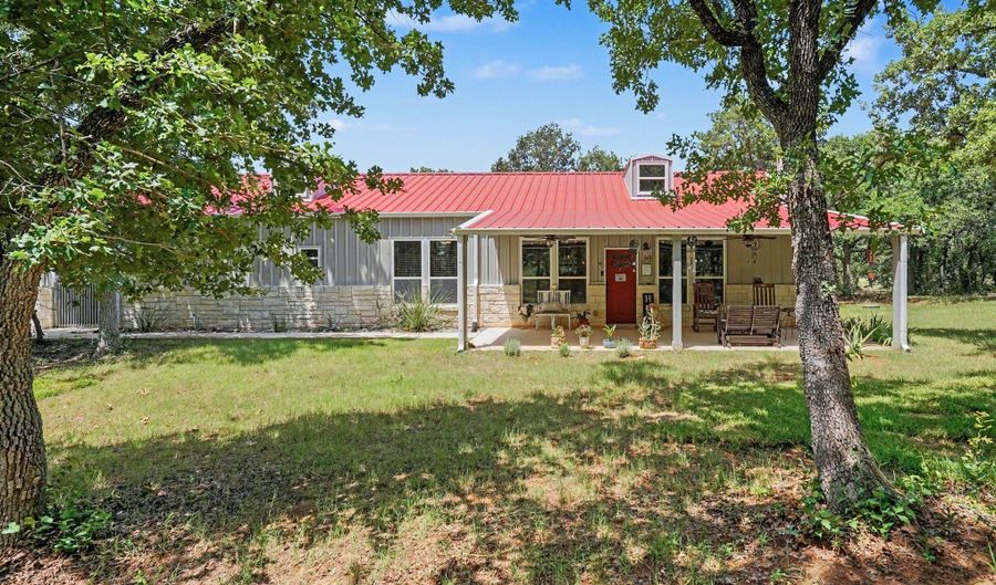 125 Rolling Hills Blvd, Alvord, TX 76225 - 2 Beds, 3 Bath
