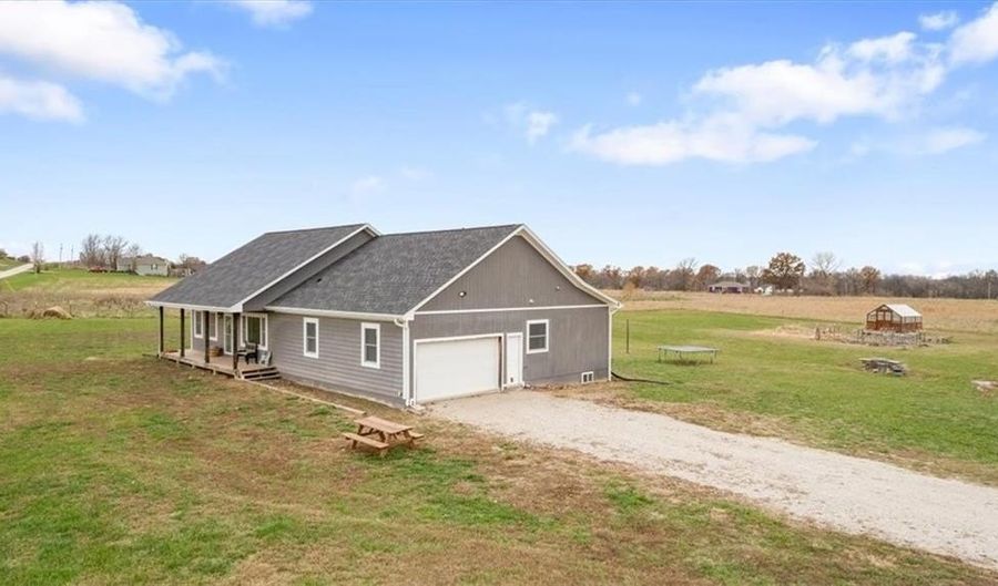 822 NE County Road 15094 N/A, Adrian, MO 64720 - 3 Beds, 2 Bath