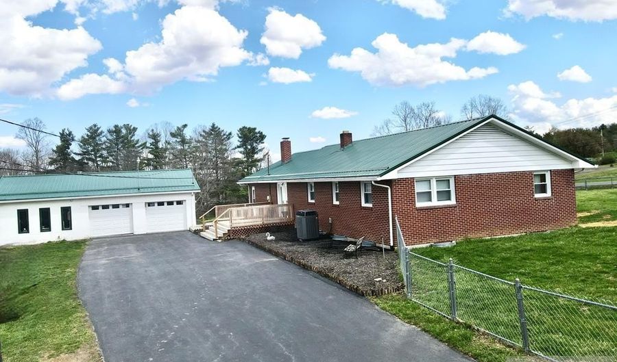 5921 Hinton Rd, Athens, WV 24712 - 3 Beds, 1 Bath