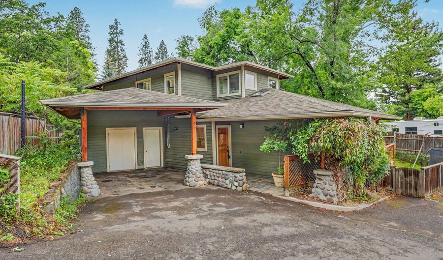 545 Holly St, Ashland, OR 97520 - 3 Beds, 2 Bath