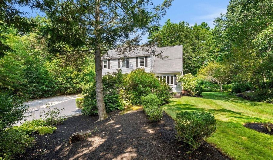 41 Gault Rd, Bedford, NH 03110 - 4 Beds, 4 Bath