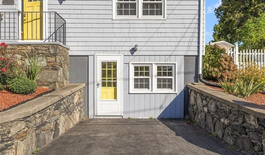 1 Adelaide Ave 1, Bristol, RI 02809 - 1 Beds, 1 Bath