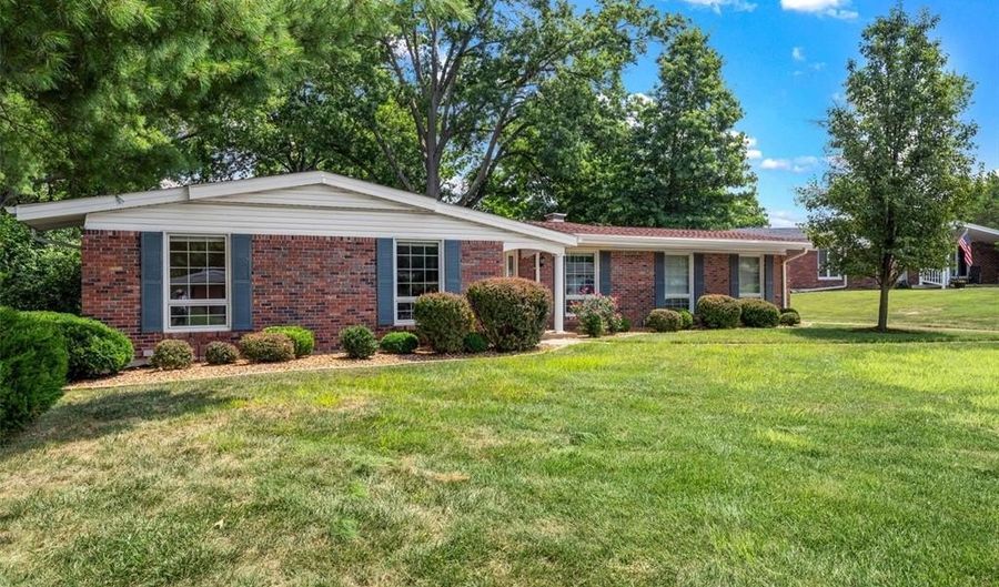 345 Norwood Cir, Ballwin, MO 63011 - 3 Beds, 2 Bath