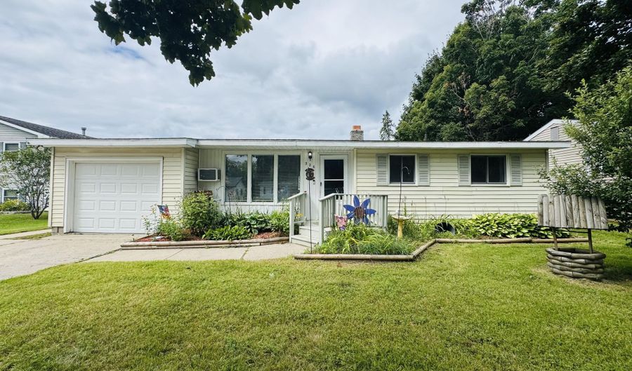 326 N Addison St, Alpena, MI 49707 - 3 Beds, 1 Bath
