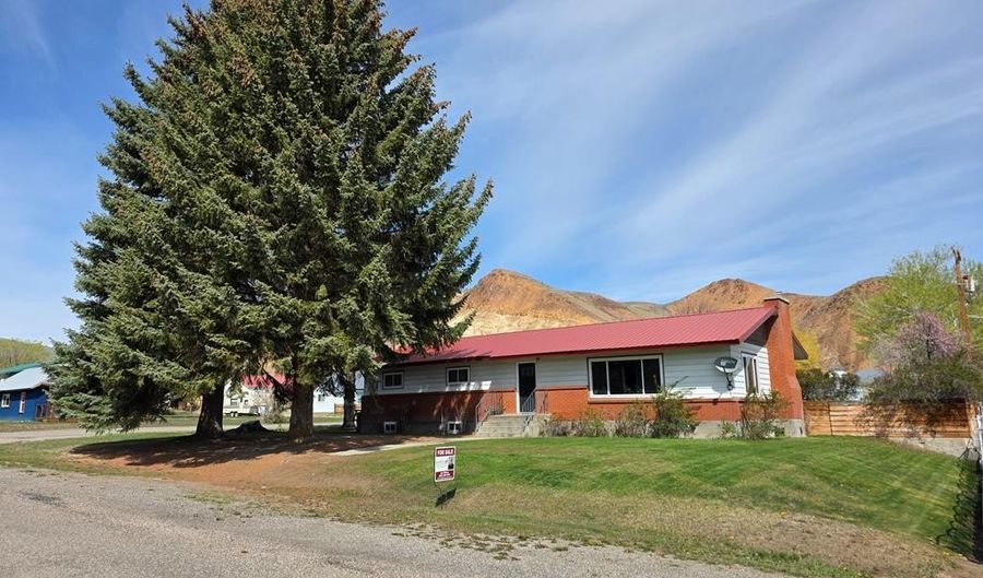 410 E Butte Ave, Challis, ID 83226 - 4 Beds, 2 Bath