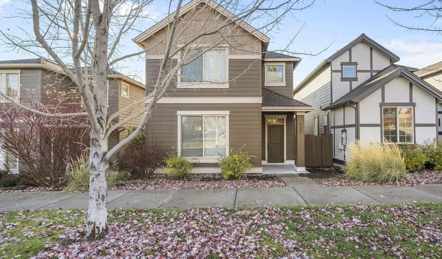 20745 NE Comet Ln, Bend, OR 97701 - 3 Beds, 3 Bath