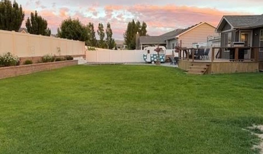 5503 Lakefield Cir, Ammon, ID 83406 - 6 Beds, 3 Bath