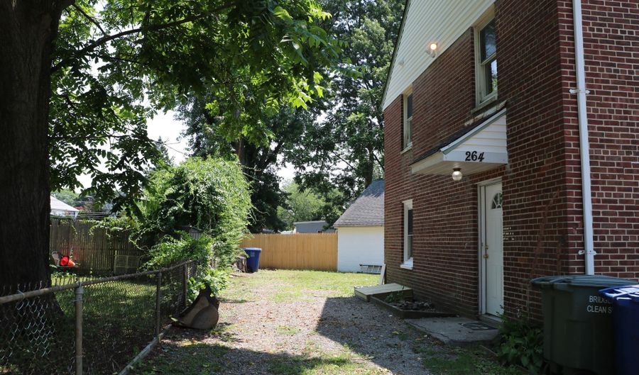 264 Pearl Harbor St, Bridgeport, CT 06610 - 3 Beds, 1 Bath