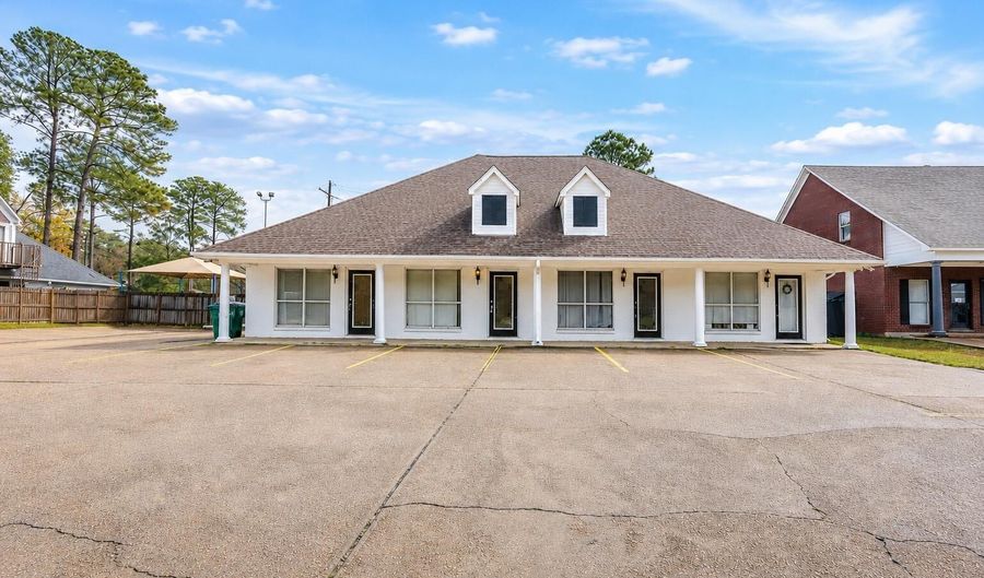 1041 Lake Vlg, Brandon, MS 39047 - 0 Beds, 1 Bath
