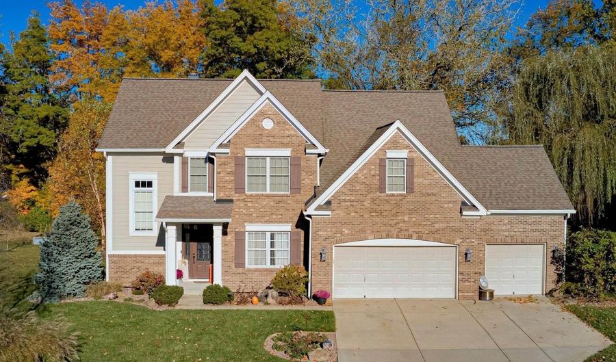 6052 Pine Bluff Dr, Avon, IN 46123 - 4 Beds, 3 Bath