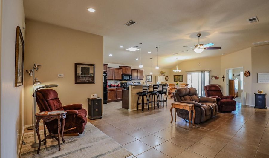 4020 Wood LP, Alamogordo, NM 88310 - 3 Beds, 2 Bath