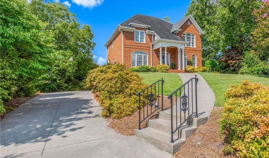 561 Oak Valley Blvd, Advance, NC 27006 - 4 Beds, 3 Bath