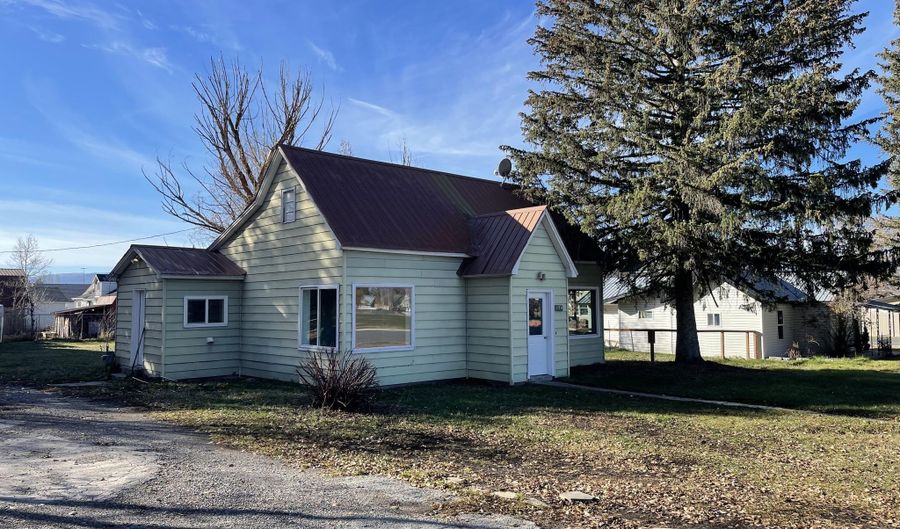174 E 4TH Ave, Afton, WY 83110 - 2 Beds, 1 Bath